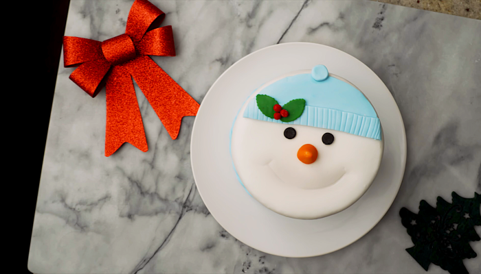 Do You Want to Bake a Chocolate Cake Snowman? Let’s Do It